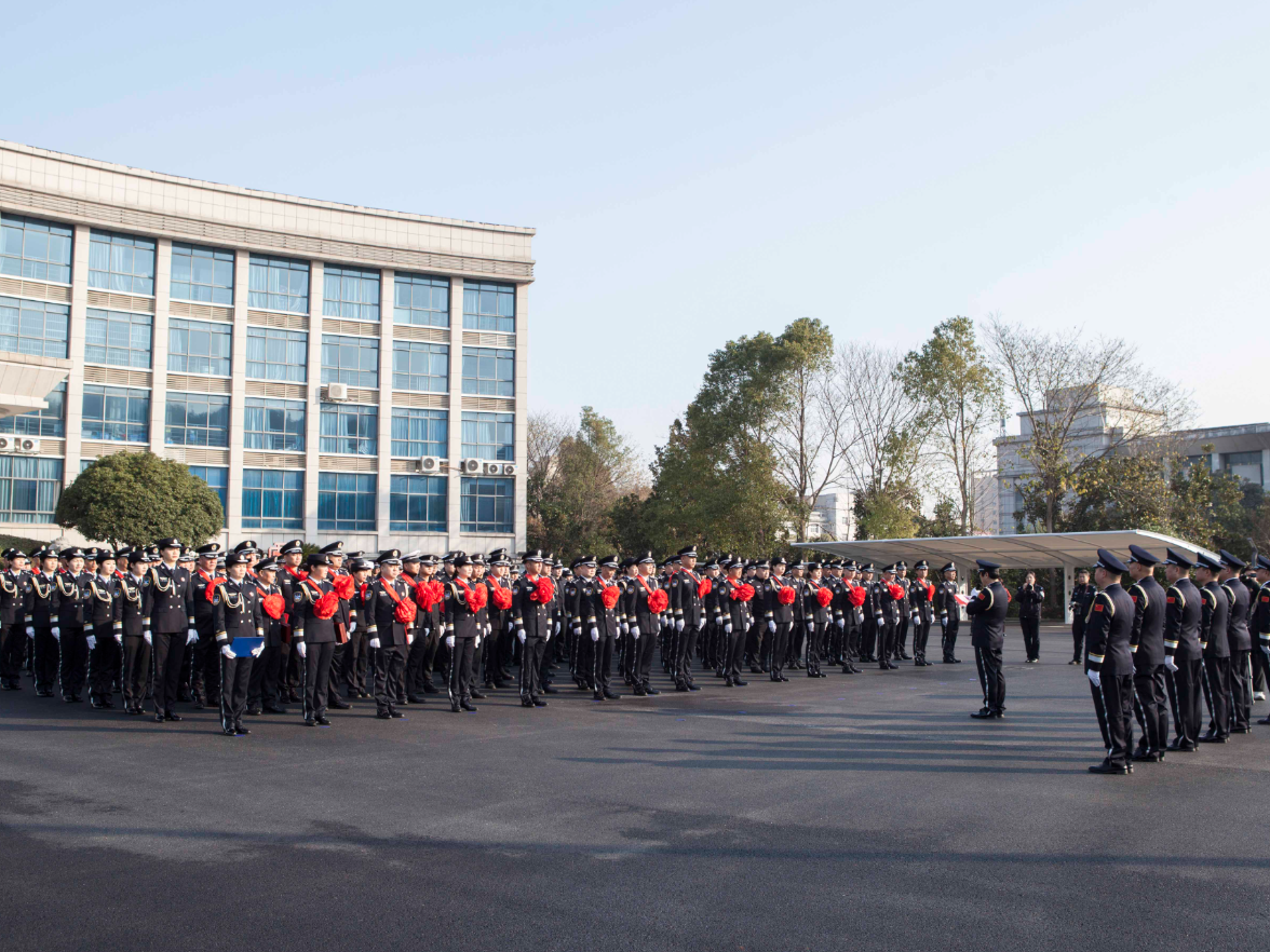 警旗飘扬映初心 忠诚守护新征程 ——韶山市公安局举行升警旗暨授奖授勋仪式
