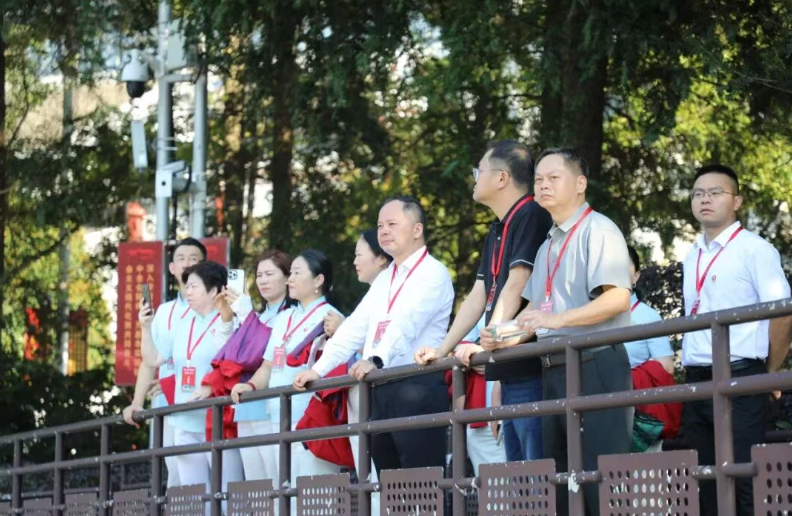 书记调研2.png