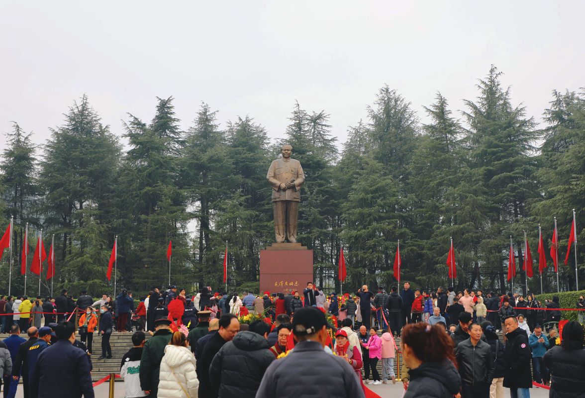 我在韶山过红色新年——这抹红，涌动于人潮，沉淀于心间