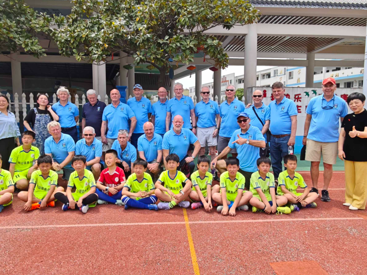 爱尔兰足球友人重访韶山   续写半世纪绿茵情缘