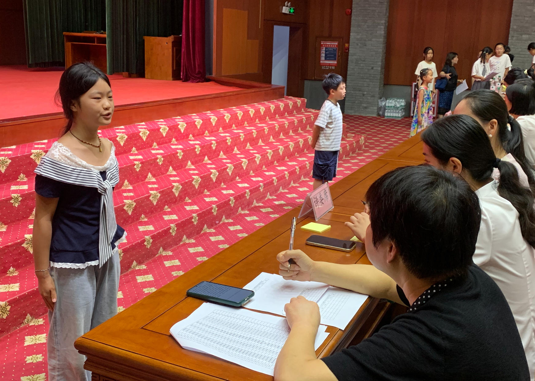 红色讲解员.jpg