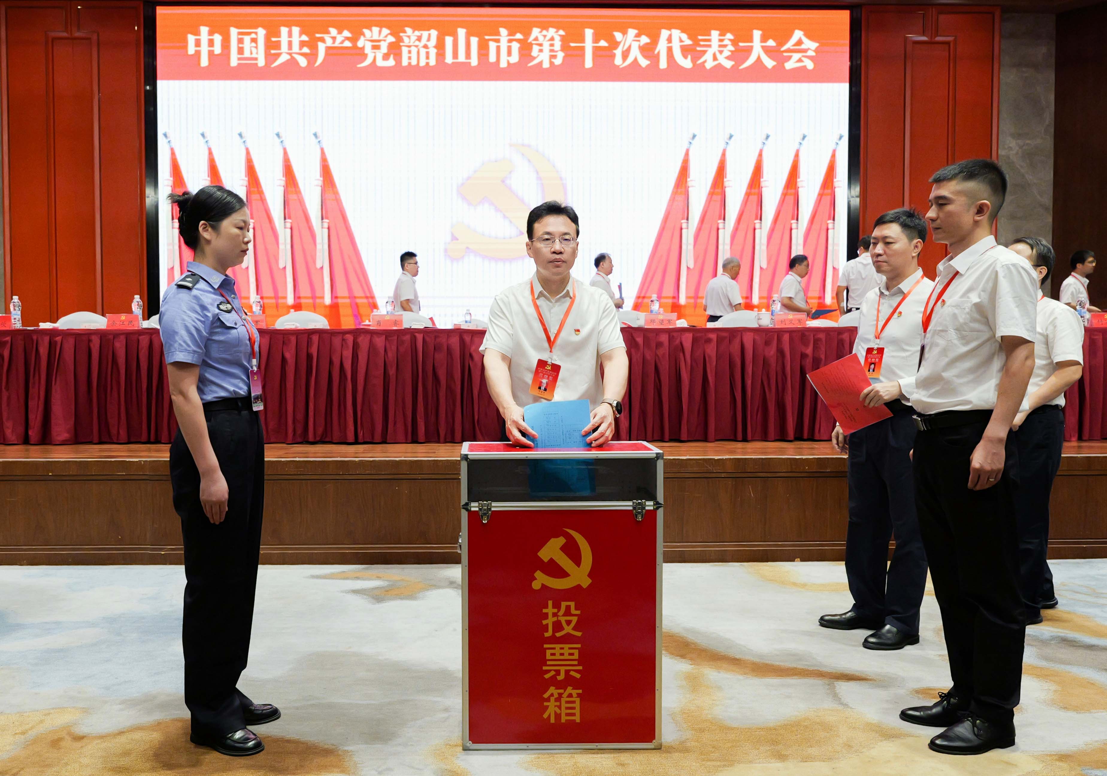 三次全会3.jpg 三次全会3.jpg