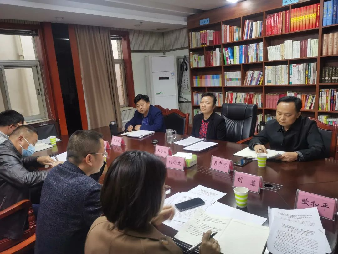 王令波參加市紀委監委機關第一黨支部組織生活會暨黨員大會