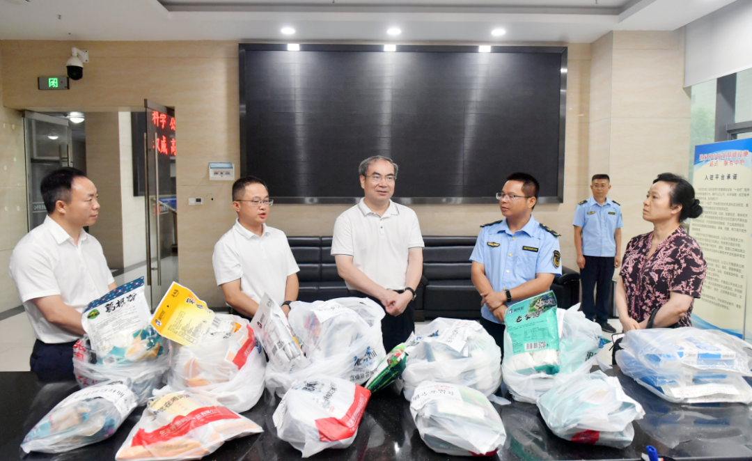 刘革安调研市直有关单位深入贯彻中央八项规定精神学习教育开展情况