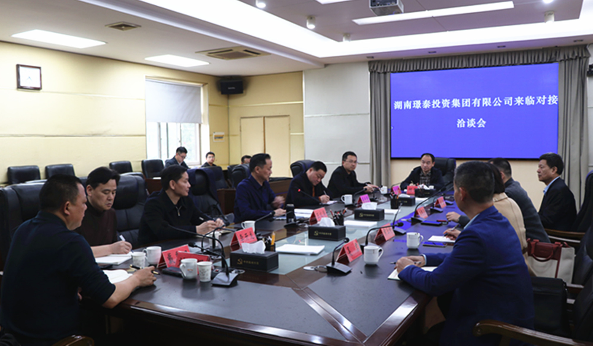 3.28书记与客商洽谈(2)_副本.jpg