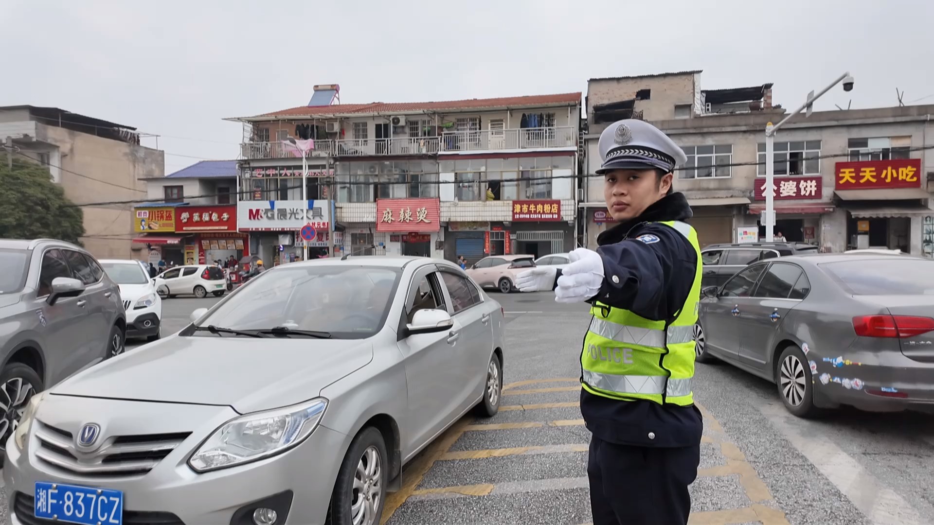 交警01.JPG 交警01.JPG