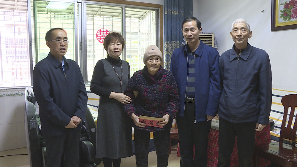 百岁老人111.jpg