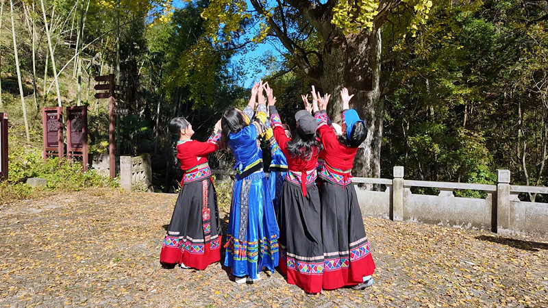 跳_副本.jpg 跳_副本.jpg