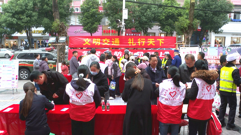 公安交警_副本.jpg 公安交警_副本.jpg