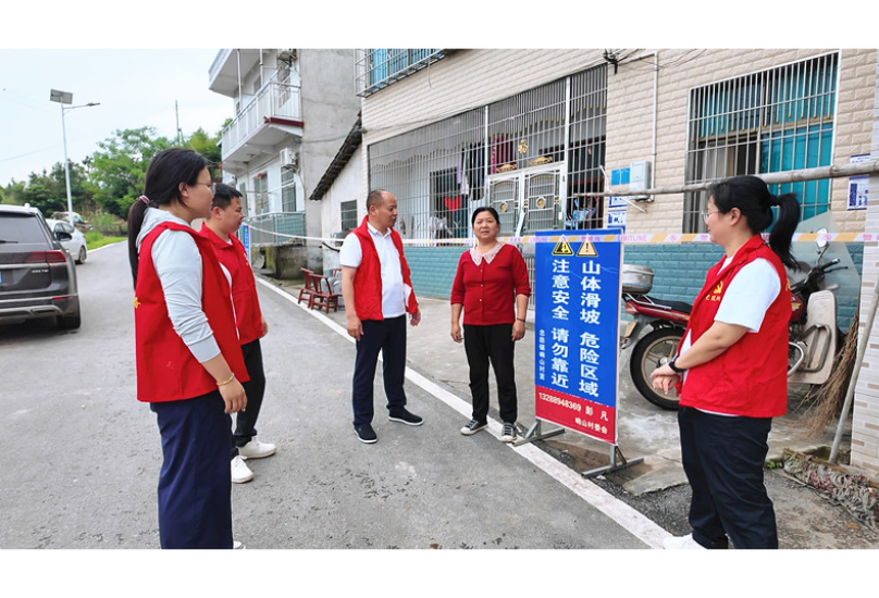 忠防镇：强降雨突袭致山体滑坡 预警及时护群众平安