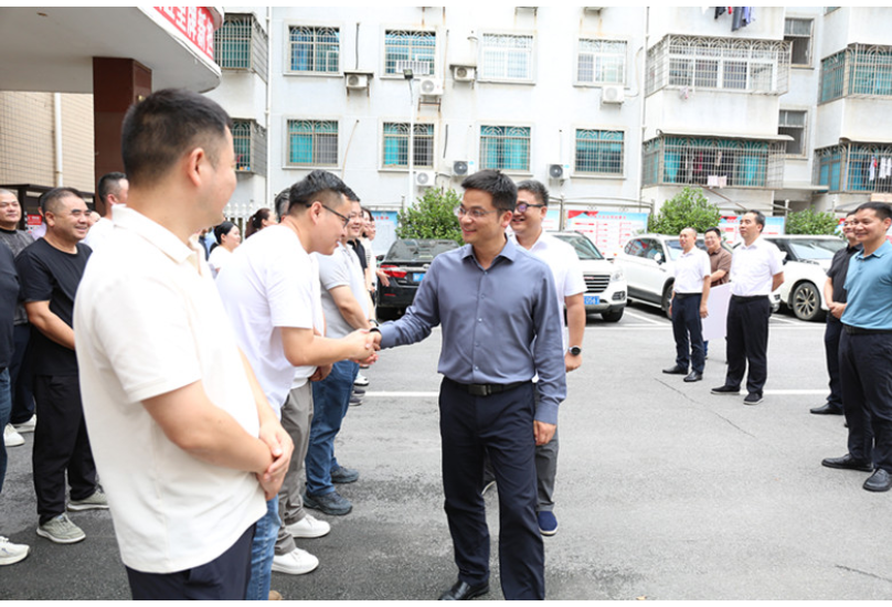 熊世成赴路北片区慰问防汛一线工作人员