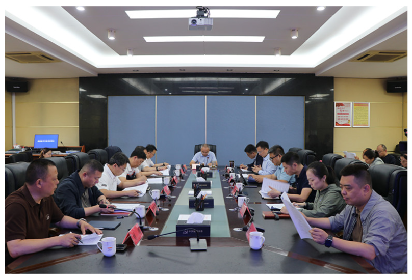 刘琦主持召开新能源开发建设座谈会 熊世成出席