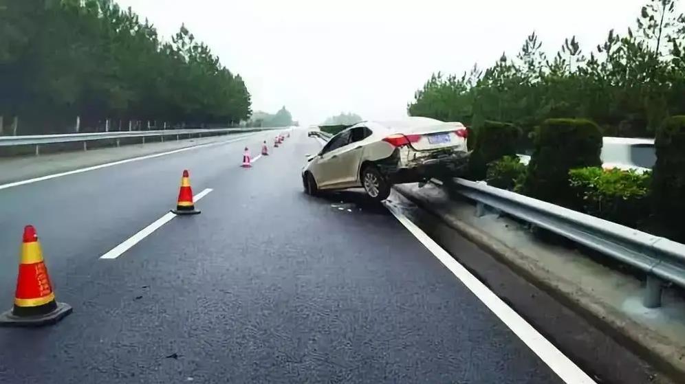 高速险情.jpg