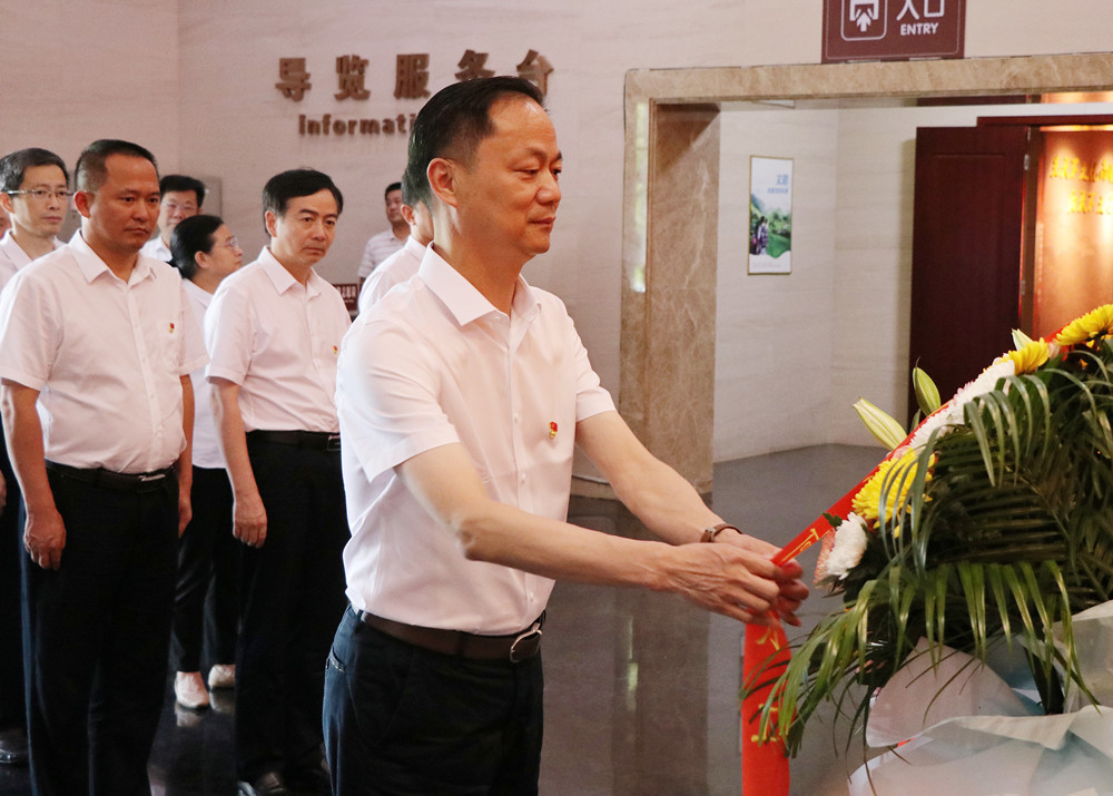 何长工1.jpg