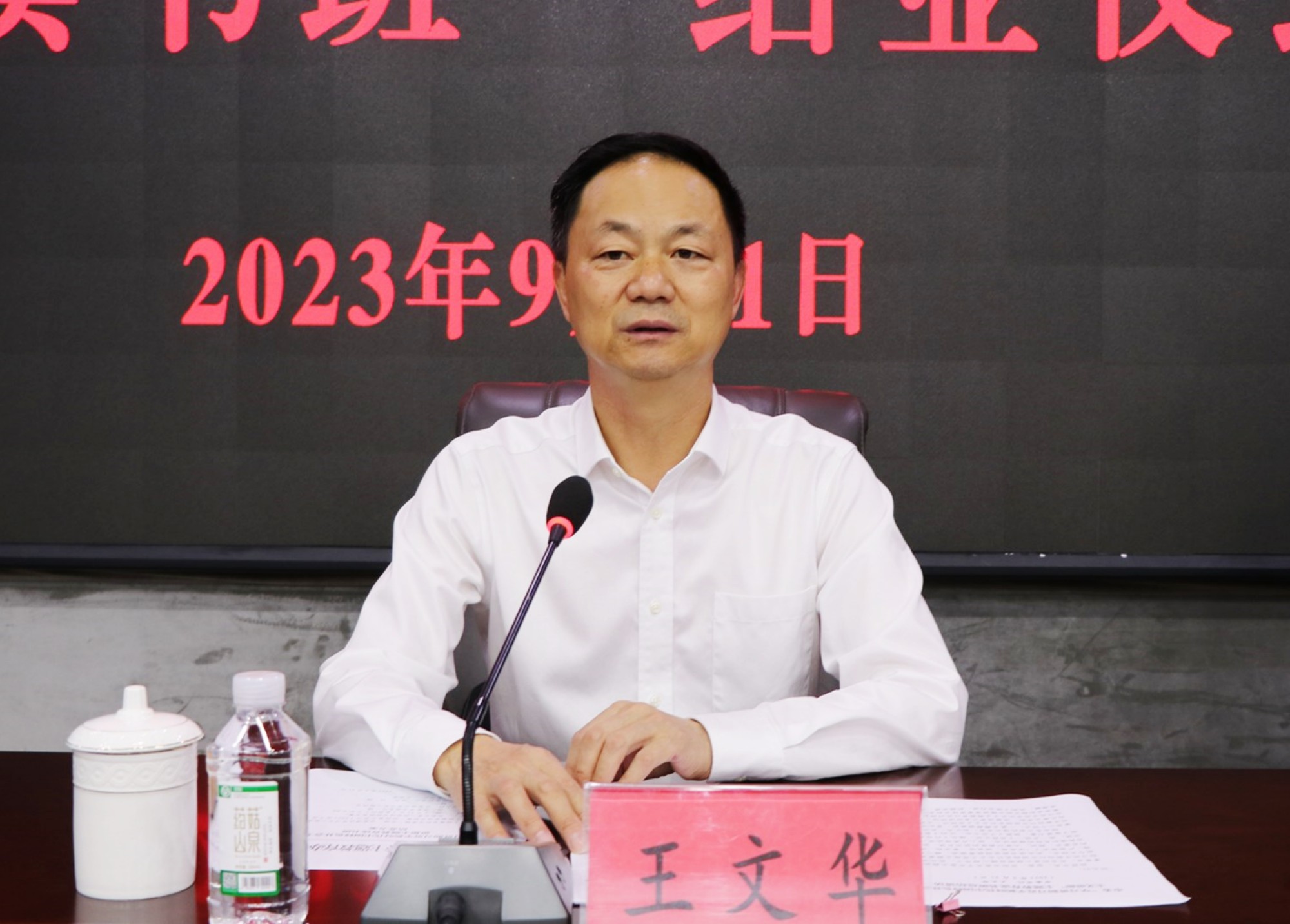 书记读书.jpg0.jpg