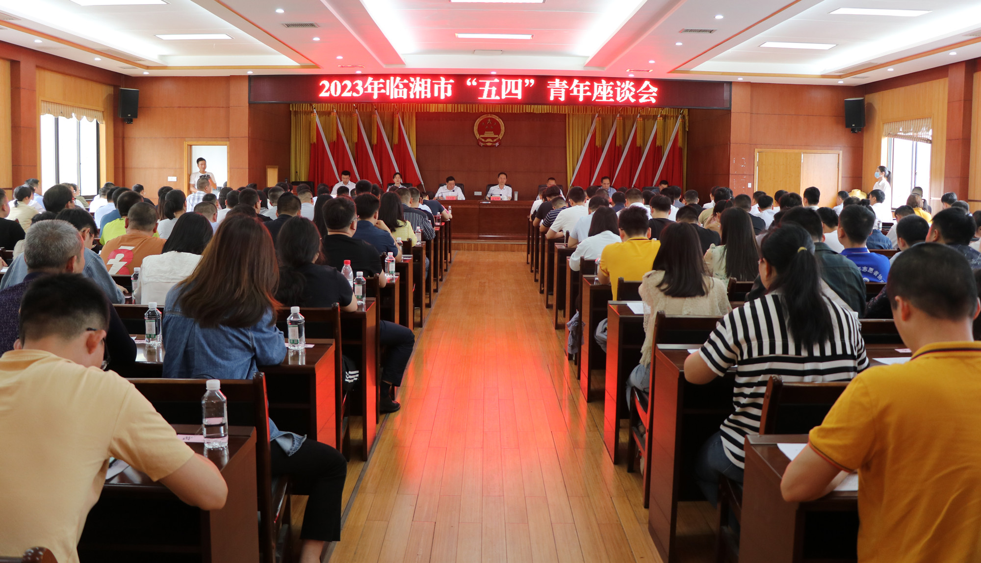 54青年节_副本.jpg 54青年节_副本.jpg