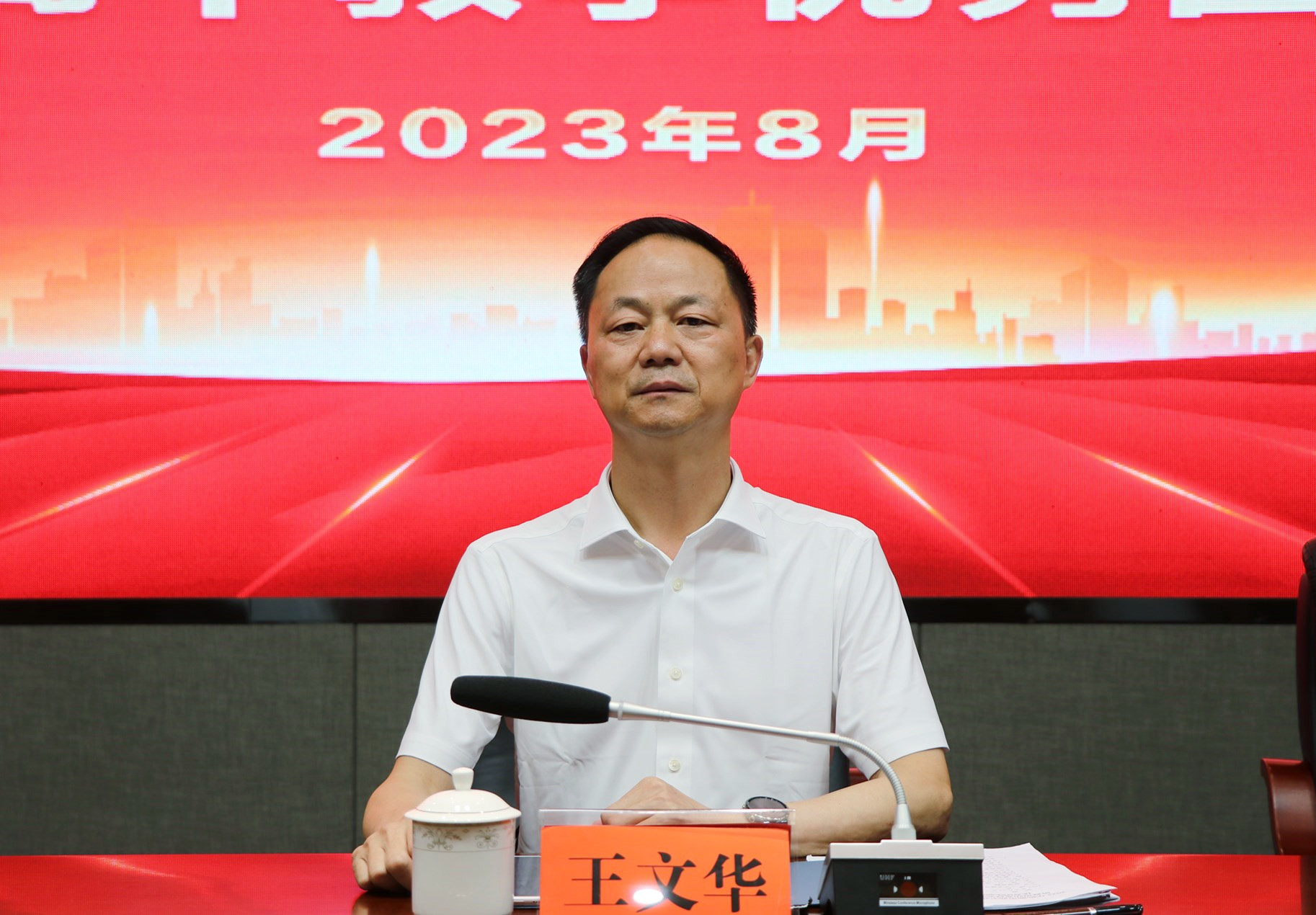 8.25书记市长高中教学优秀团队颁奖仪式3_副本.jpg