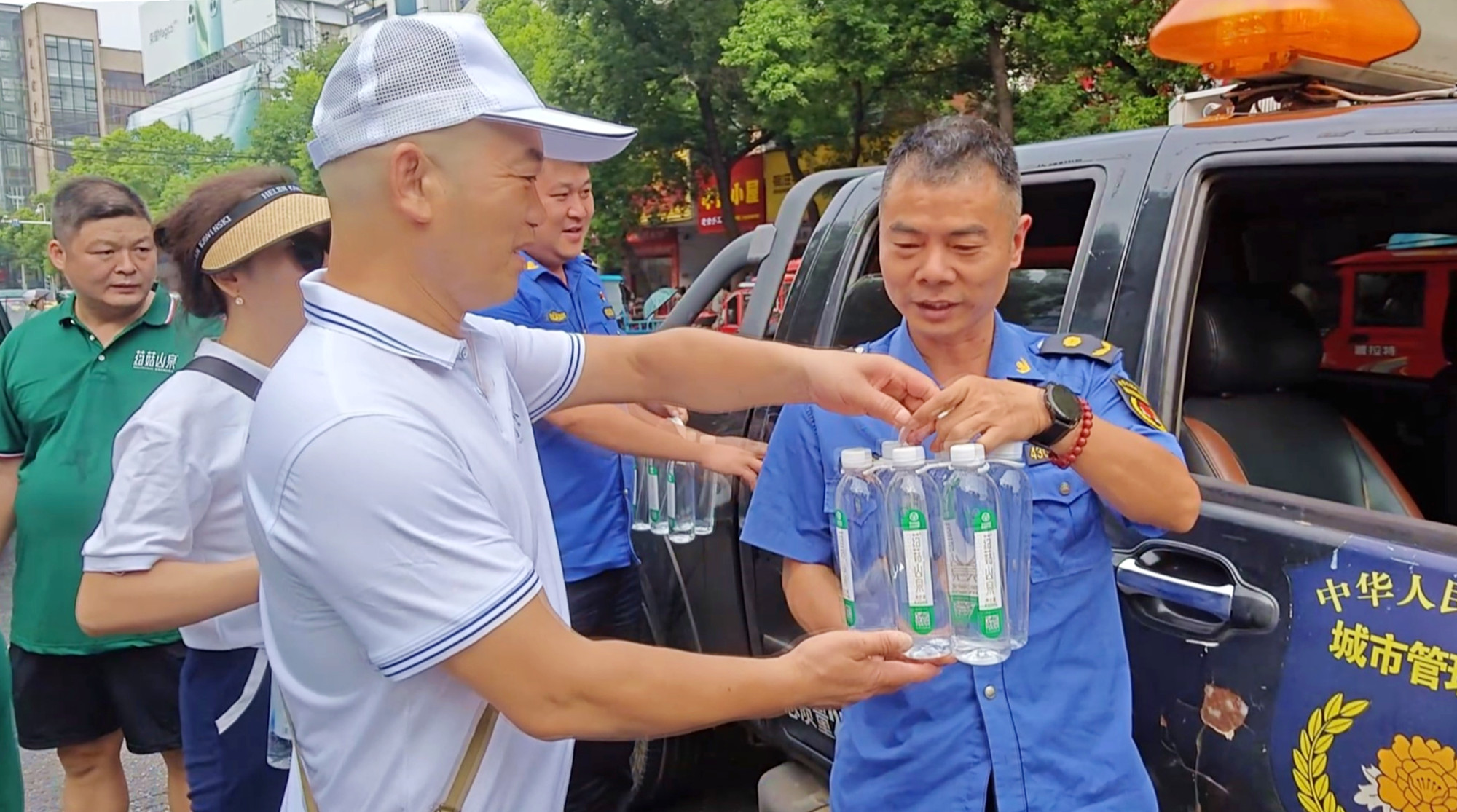 药菇山泉005_副本.jpg 药菇山泉005_副本.jpg