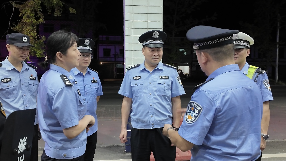 公安局领导.jpg