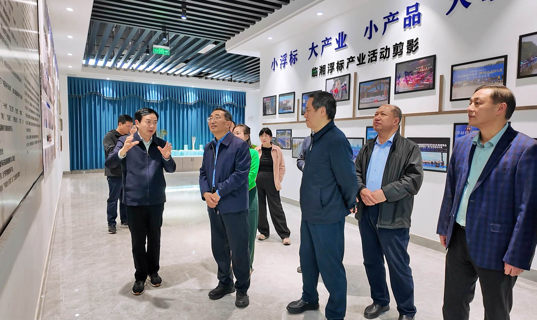 1027 陕西省榆林市政协考察团来我市考察浮标产业发展情况(秧励,彭海云、何华光)2.jpg 1027 陕西省榆林市政协考察团来我市考察浮标产业发展情况(秧励,彭海云、何华光)2.jpg