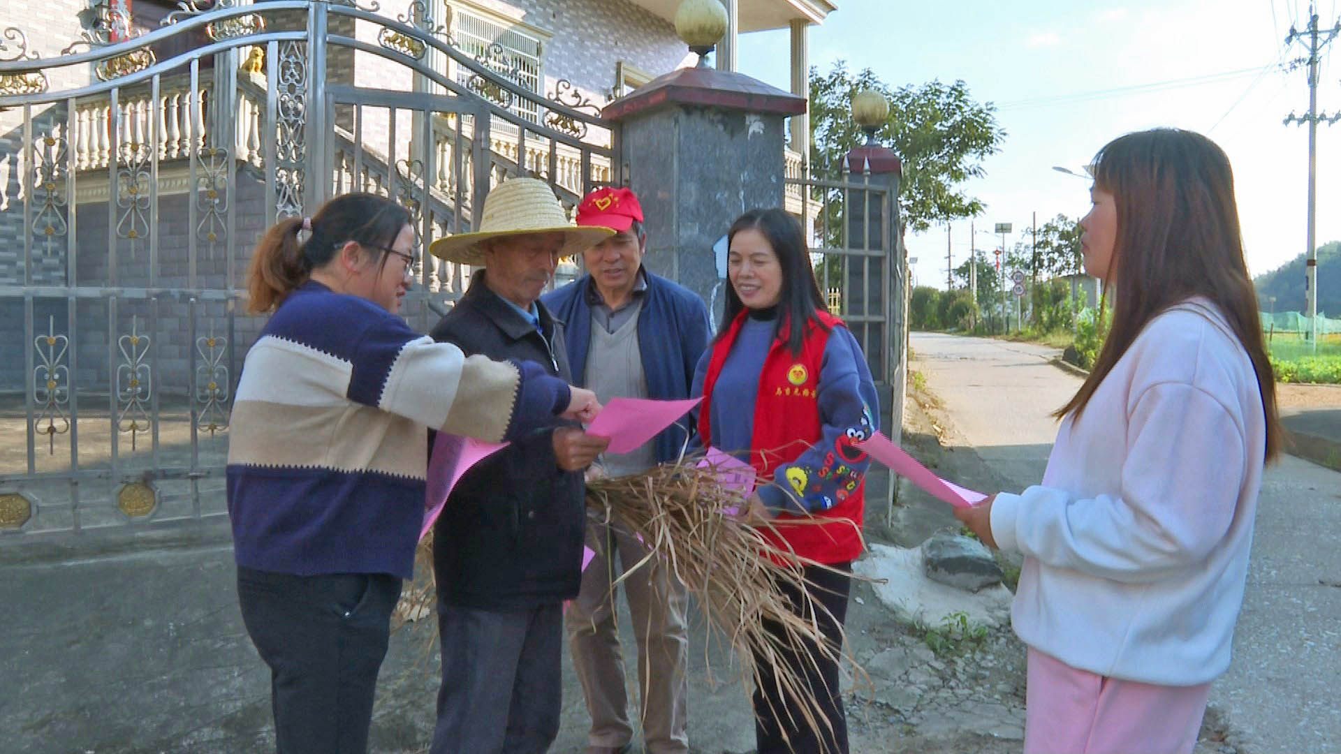 聂市镇新安村开展医保入户宣传活动1.jpg 聂市镇新安村开展医保入户宣传活动1.jpg