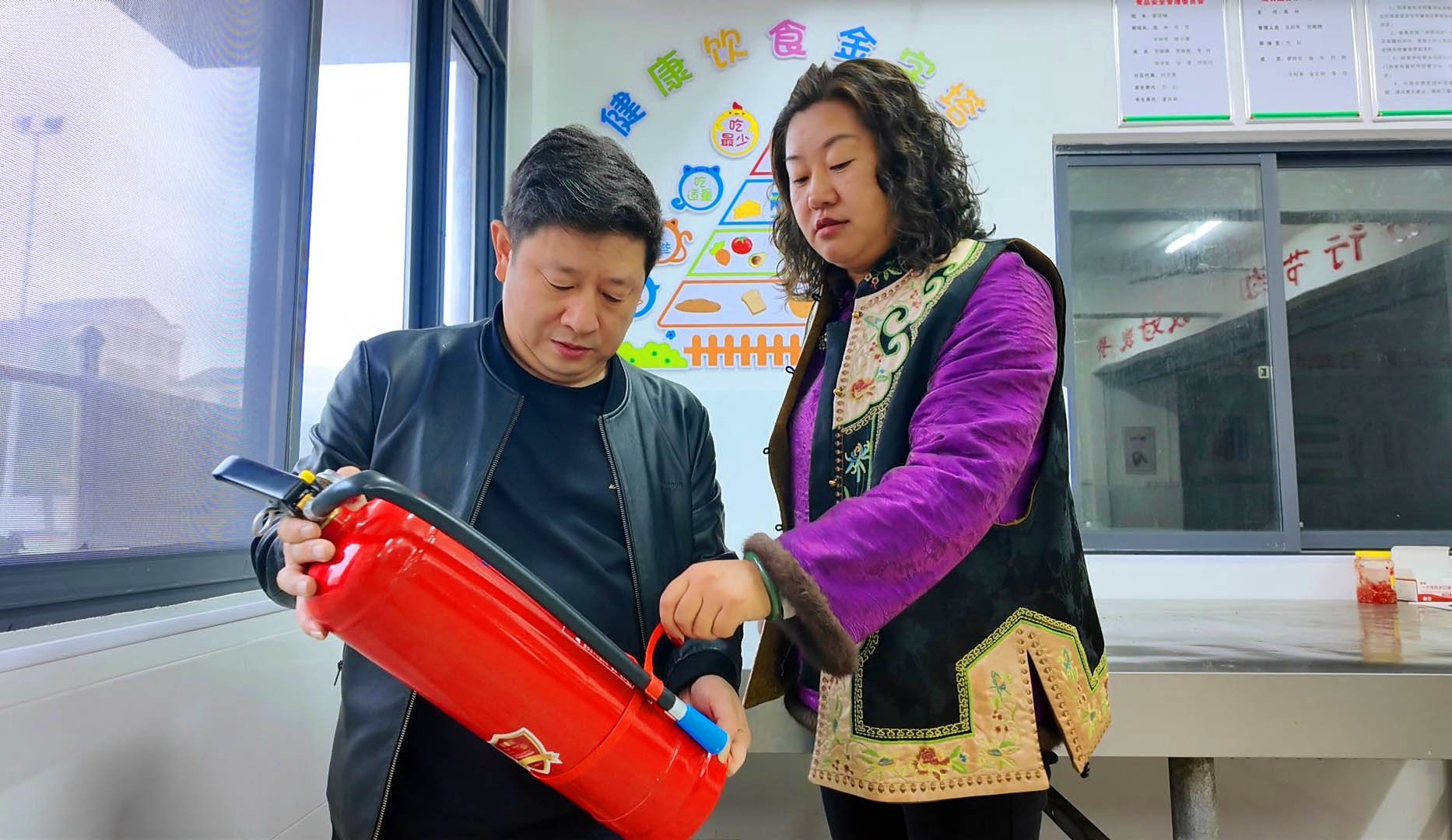 1112 市第七完全小学:消防检查除隐患 把好校园“安全关”3.jpg 1112 市第七完全小学:消防检查除隐患 把好校园“安全关”3.jpg