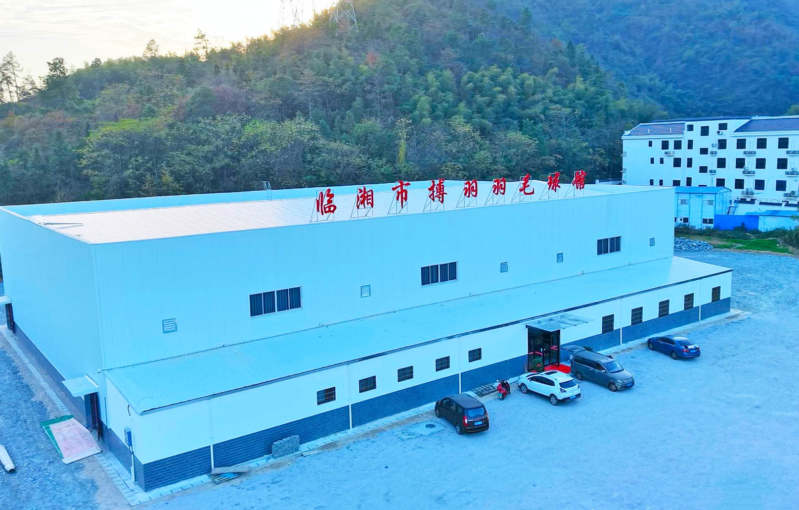 羽毛球馆.jpg 羽毛球馆.jpg