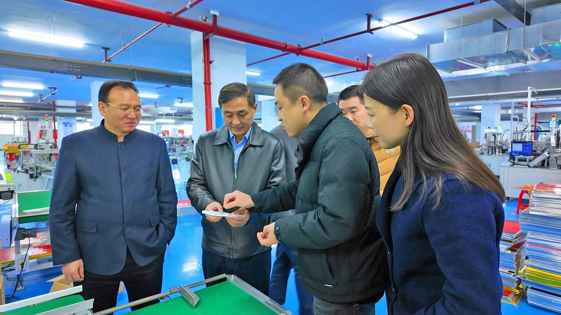 1208市领导调研全市浮标产业发展情况（何华光）4.jpg