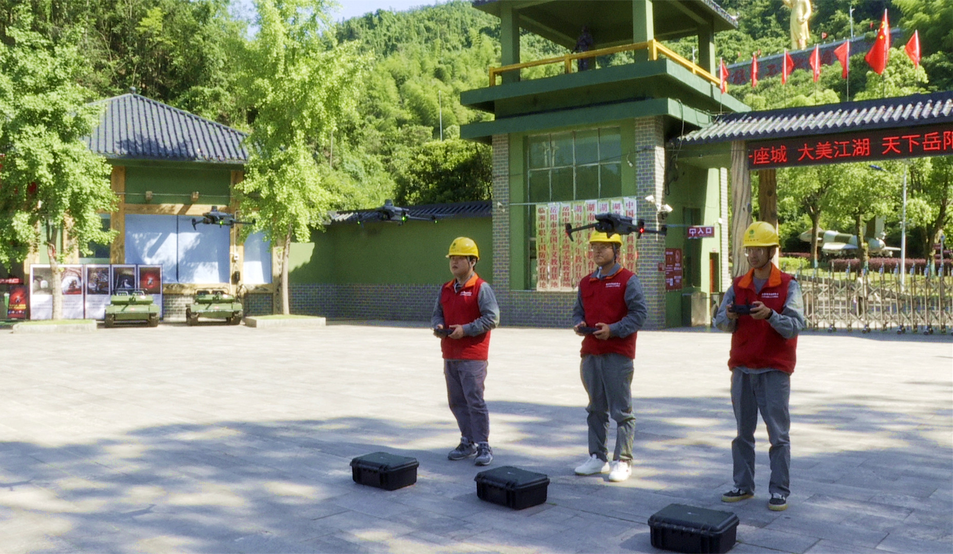 0514 国网临湘市供电公司：无人机巡线织密安全网 精益化运维点亮旅发大会2_副本.jpg