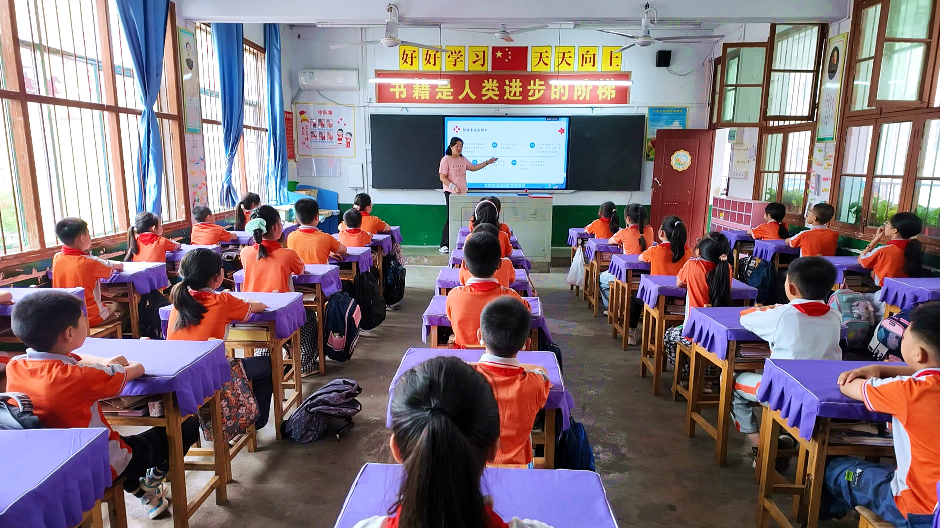 0612 市第七完全小學:開展防溺水主題班會 筑牢學生安全防線-1_副本.jpg 0612 市第七完全小學:開展防溺水主題班會 筑牢學生安全防線-1_副本.jpg