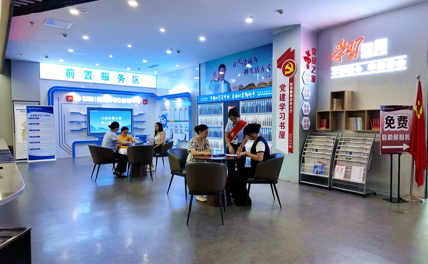 07250725市政务服务中心：前置服务“精准导航” 开启高效办事模式2_副本.jpg