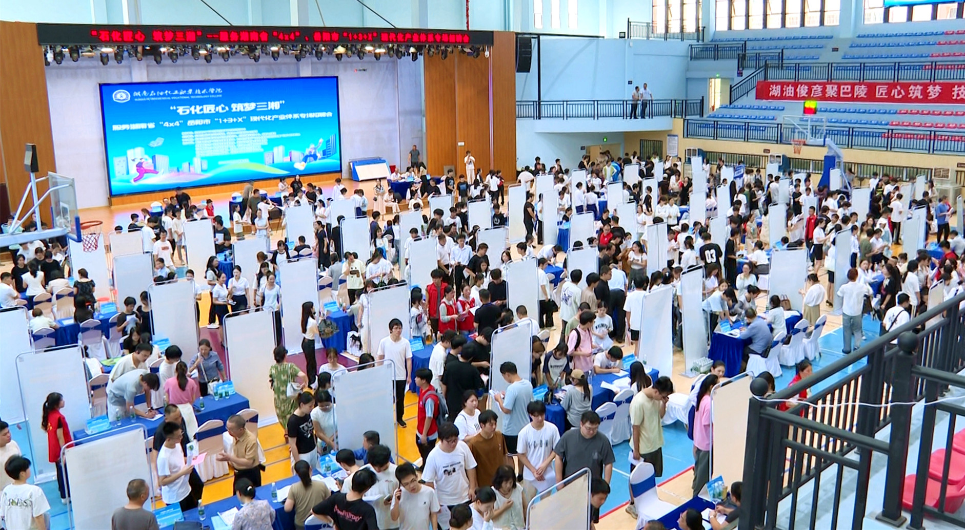 0707市高新區(qū)組織企業(yè)參加專場招聘會2_副本.jpg 0707市高新區(qū)組織企業(yè)參加專場招聘會2_副本.jpg