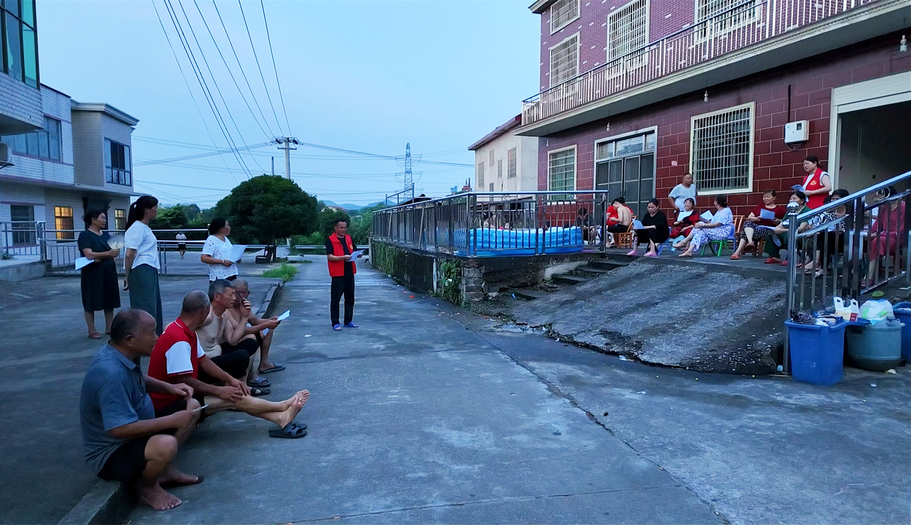0708  五里牌街道：屋场会上话禁烧  共筑生态绿色梦1_副本.jpg