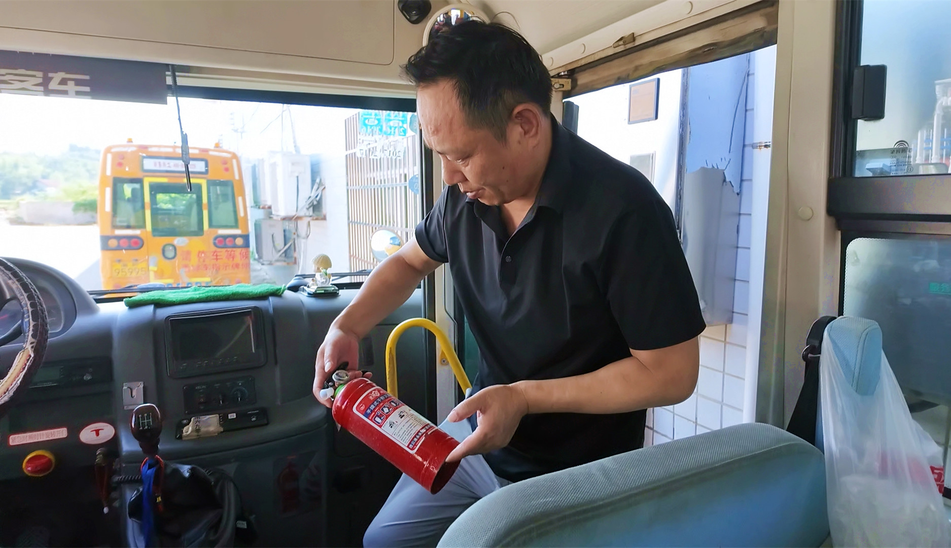 桃林校车2_副本.jpg