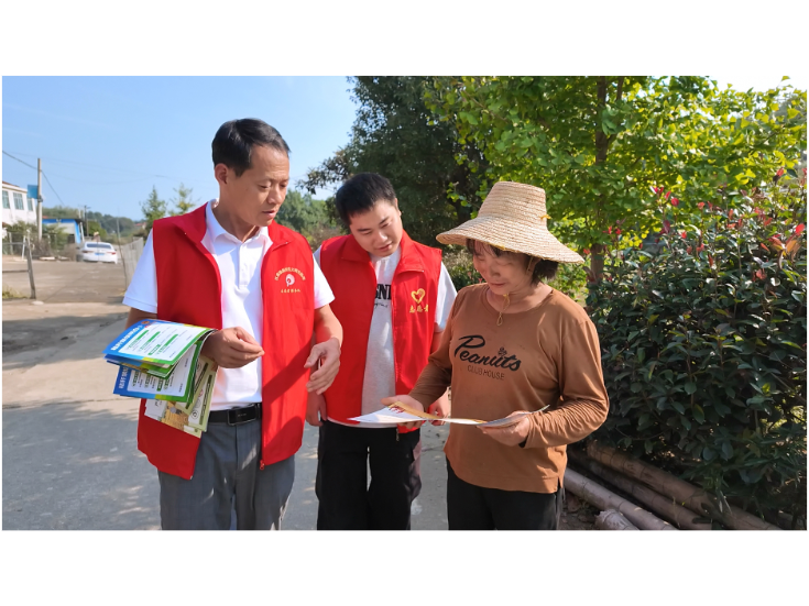 江南镇东冶村：无人机巡田间 防禁烧无盲区