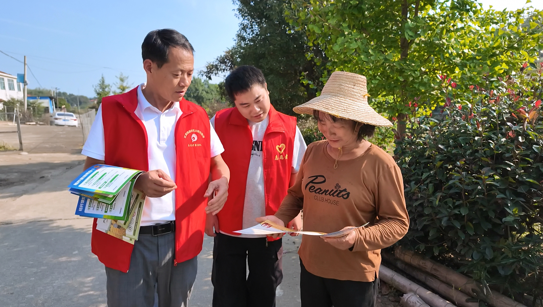 1015江南镇东冶村:无人机巡田间 防禁烧无盲区.jpg 1015江南镇东冶村:无人机巡田间 防禁烧无盲区.jpg