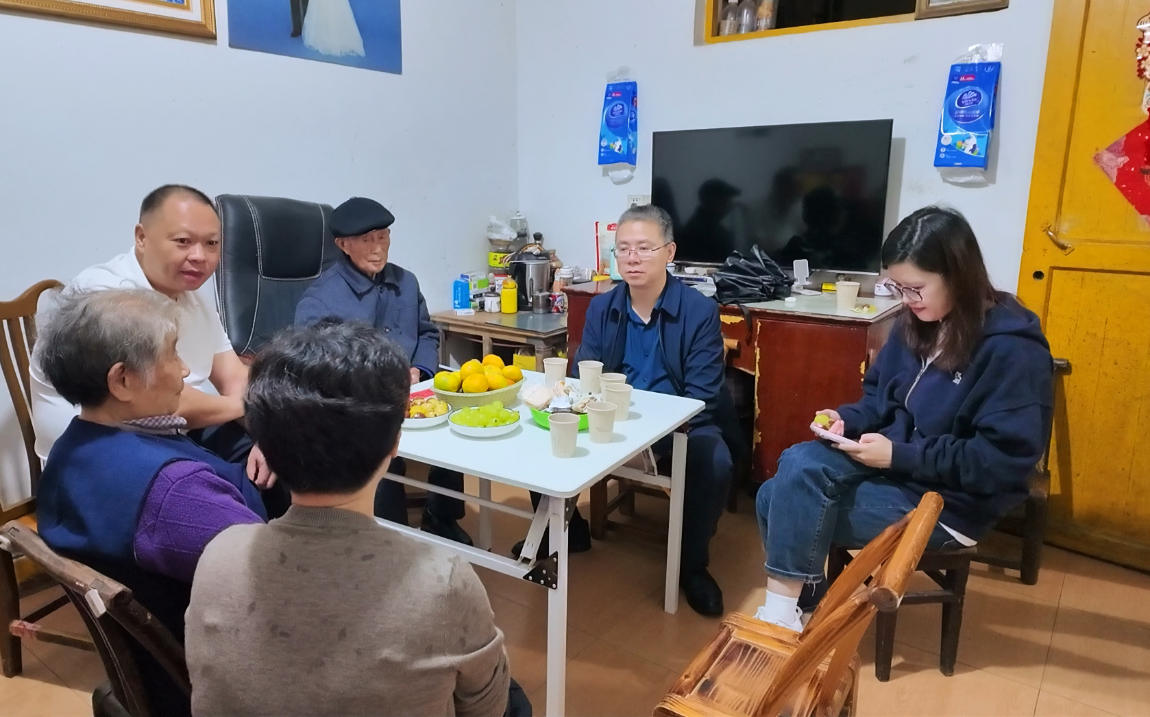 1019市领导走访慰问百岁老人(黄雷军)1.jpg 1019市领导走访慰问百岁老人(黄雷军)1.jpg