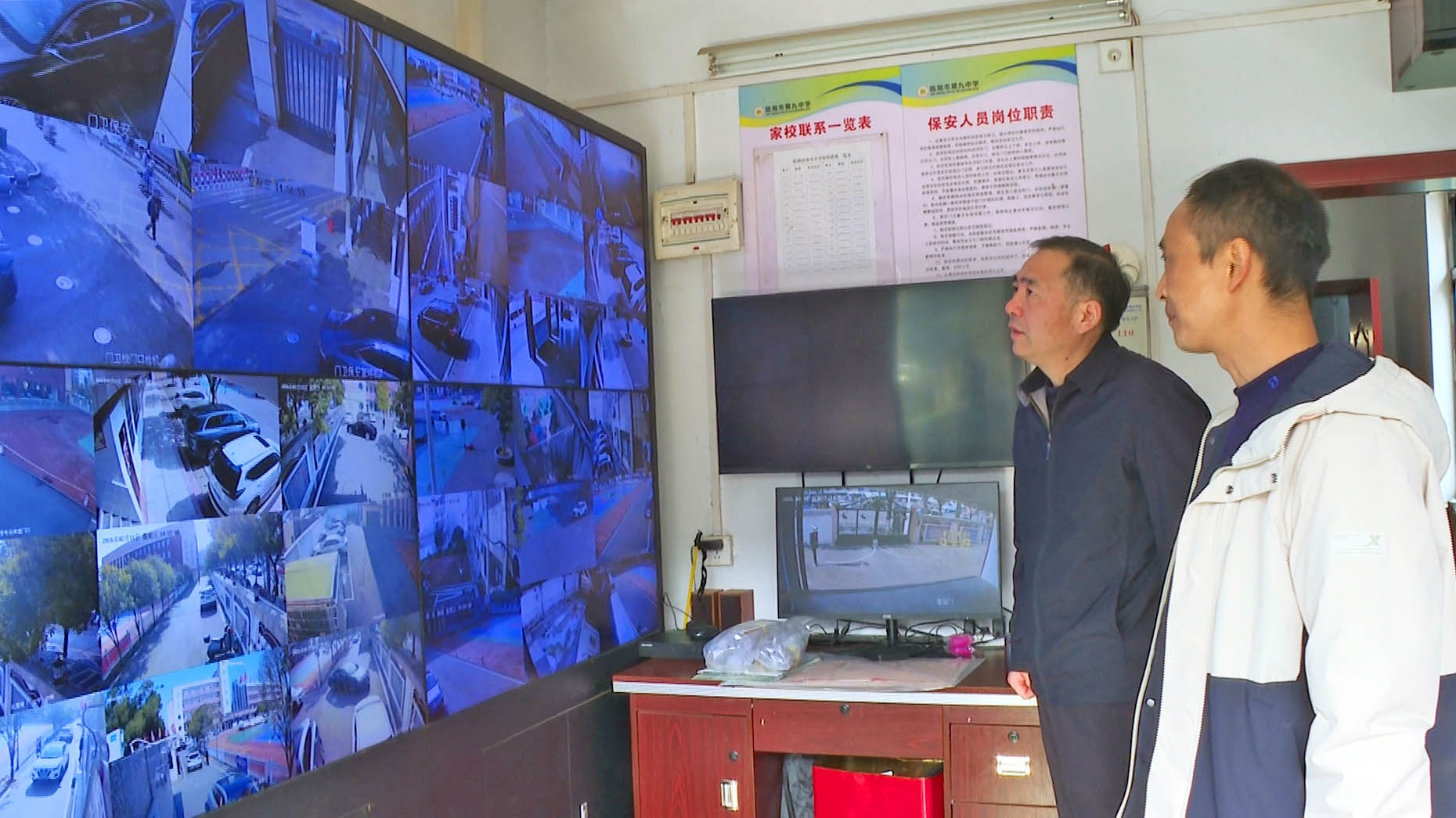 0212市领导督导教育领域春节期间安全工作(黎建平).jpg 0212市领导督导教育领域春节期间安全工作(黎建平).jpg