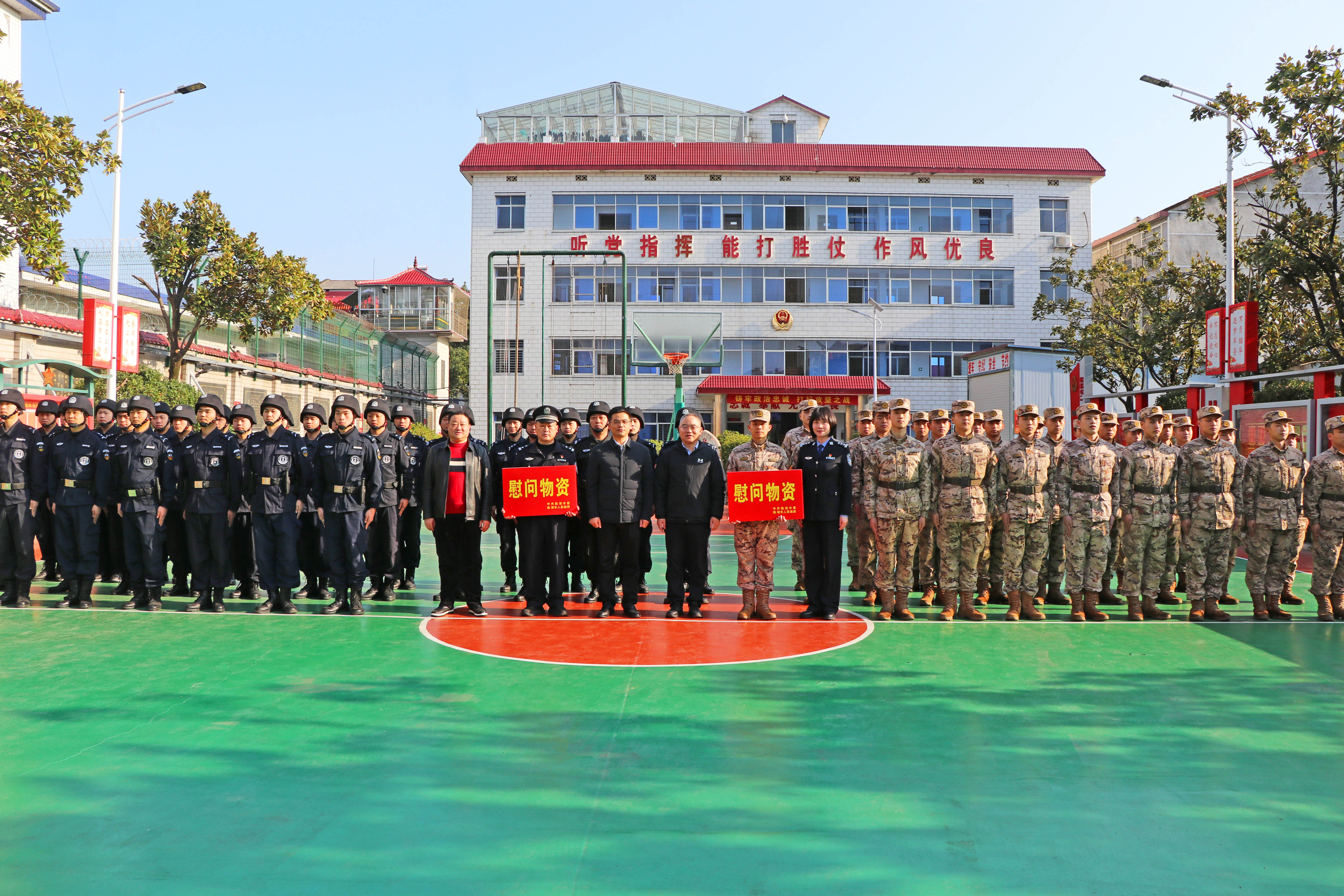 2.14书记市长 慰问一线工作人员IMG_9416.jpg