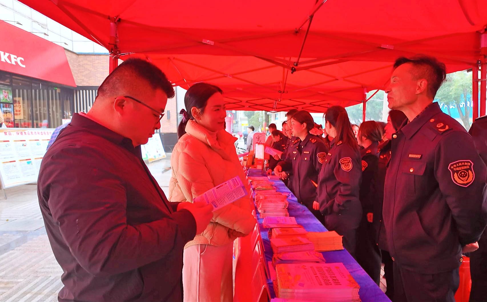 0316 多部门联合开展3·15国际消费者权益日集中宣传活动7.jpg 0316 多部门联合开展3·15国际消费者权益日集中宣传活动7.jpg