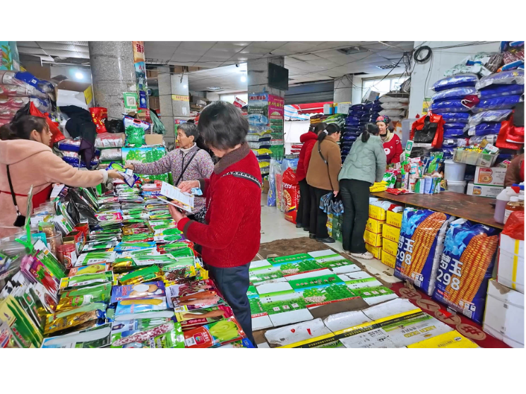 农时不负春耕忙 农资充盈购销旺