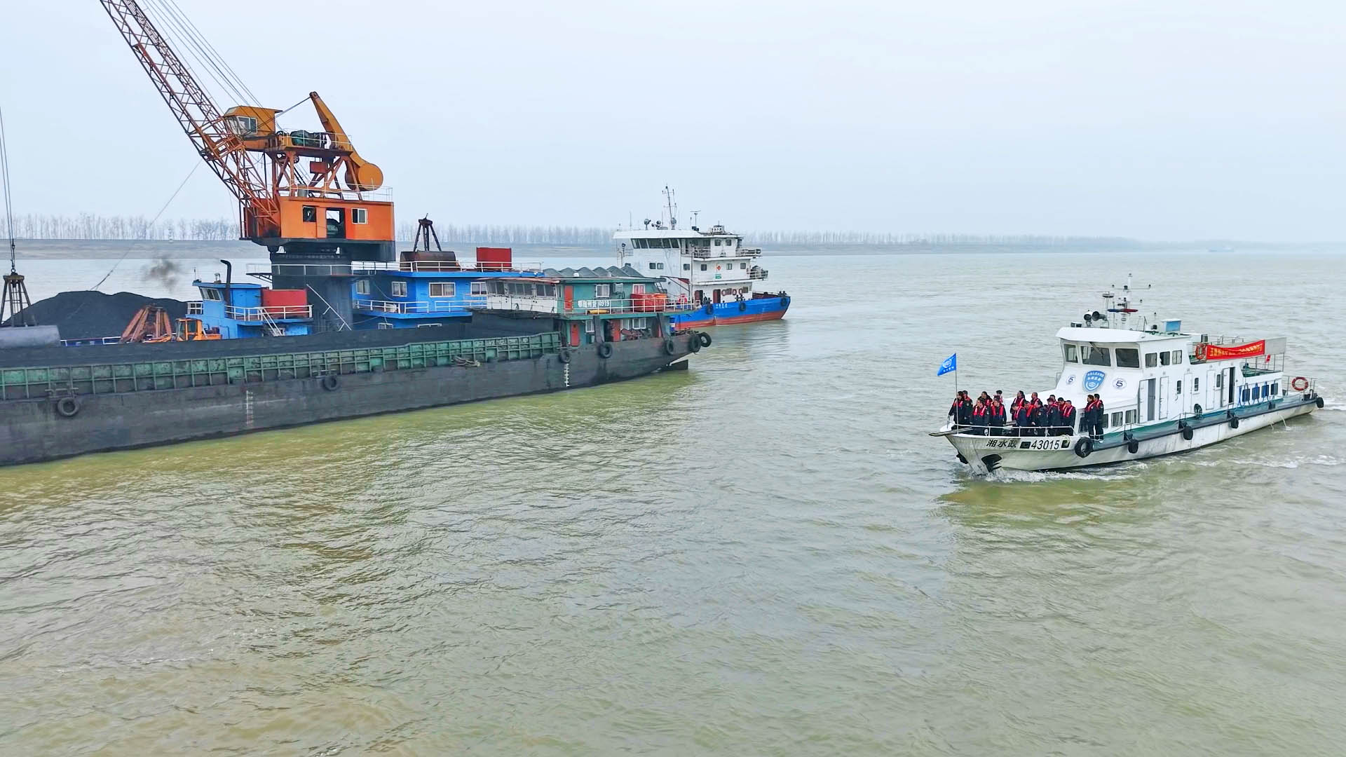 0302 市水利局开展长江保护法实施五周年联合执法普法巡江活动2.jpg 0302 市水利局开展长江保护法实施五周年联合执法普法巡江活动2.jpg