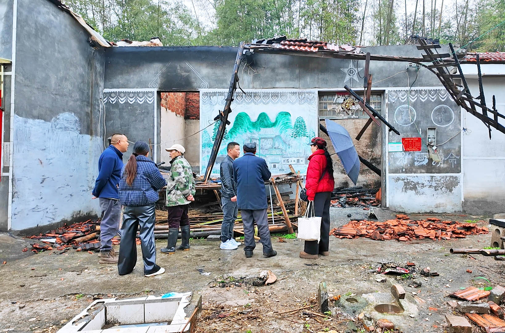 0324 长塘镇古洞村：残困家庭遭火劫 党群同心筑新巢.jpg