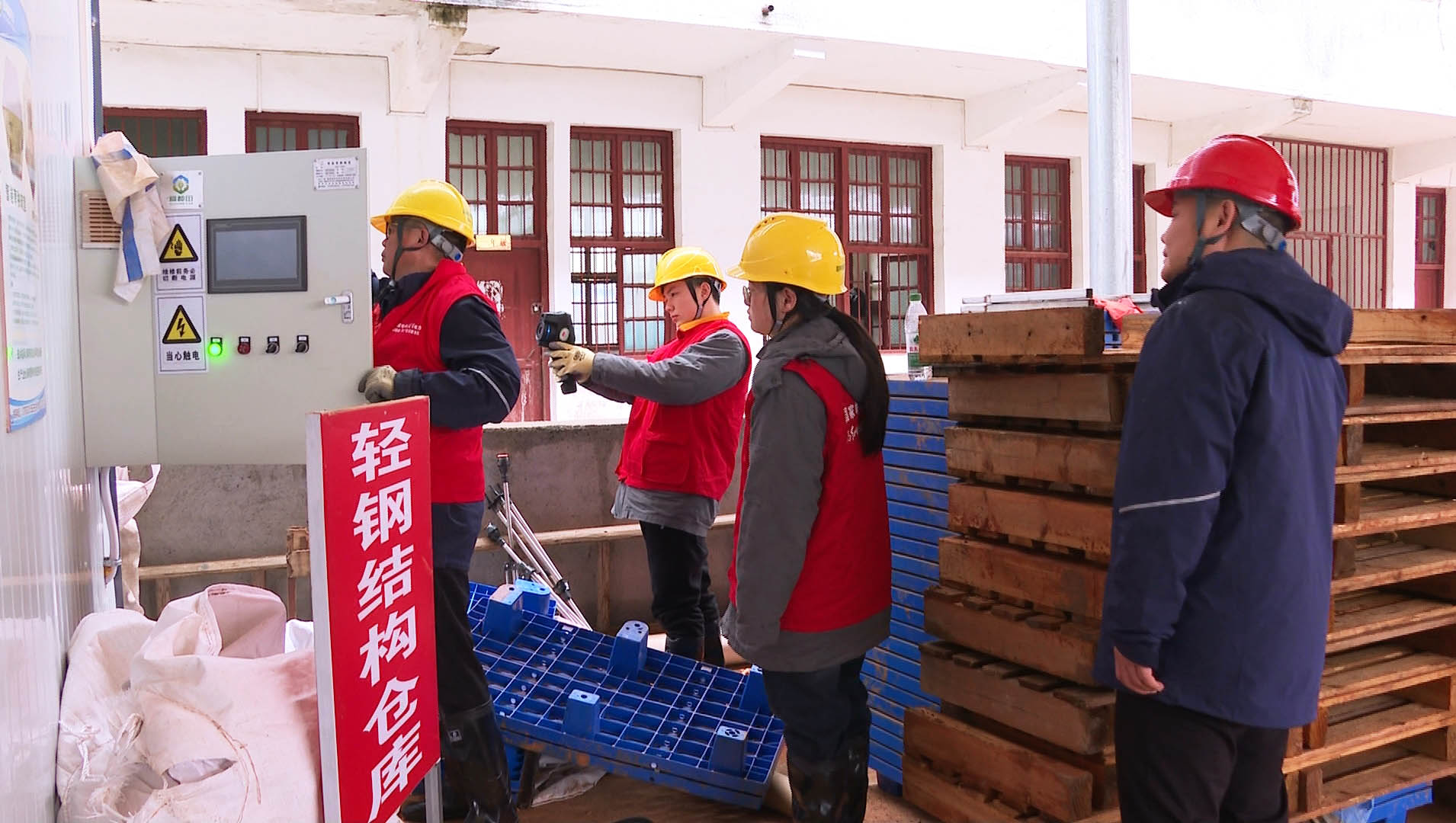 0324 国网临湘市供电公司：“电骆驼” 护航春耕 电力助农育新苗.jpg