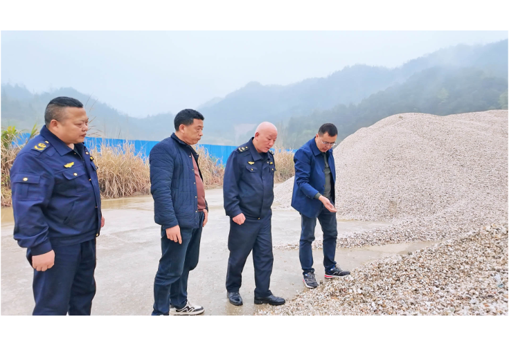 忠防镇：备足防汛物资 筑牢安全防线