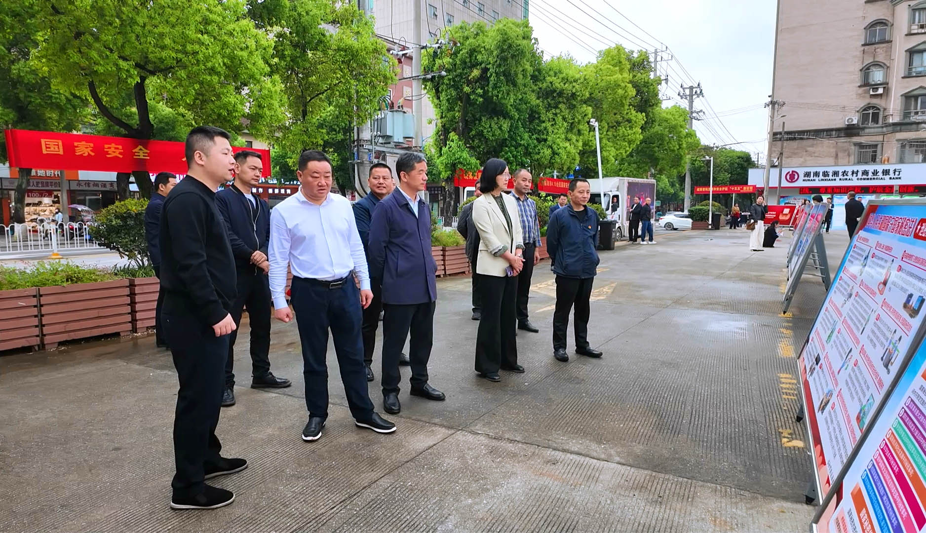 0416我市开展“4·15”全民国家安全教育日集中宣传活动(夏逢响、吴天星、罗筱波)4.jpg 0416我市开展“4·15”全民国家安全教育日集中宣传活动(夏逢响、吴天星、罗筱波)4.jpg