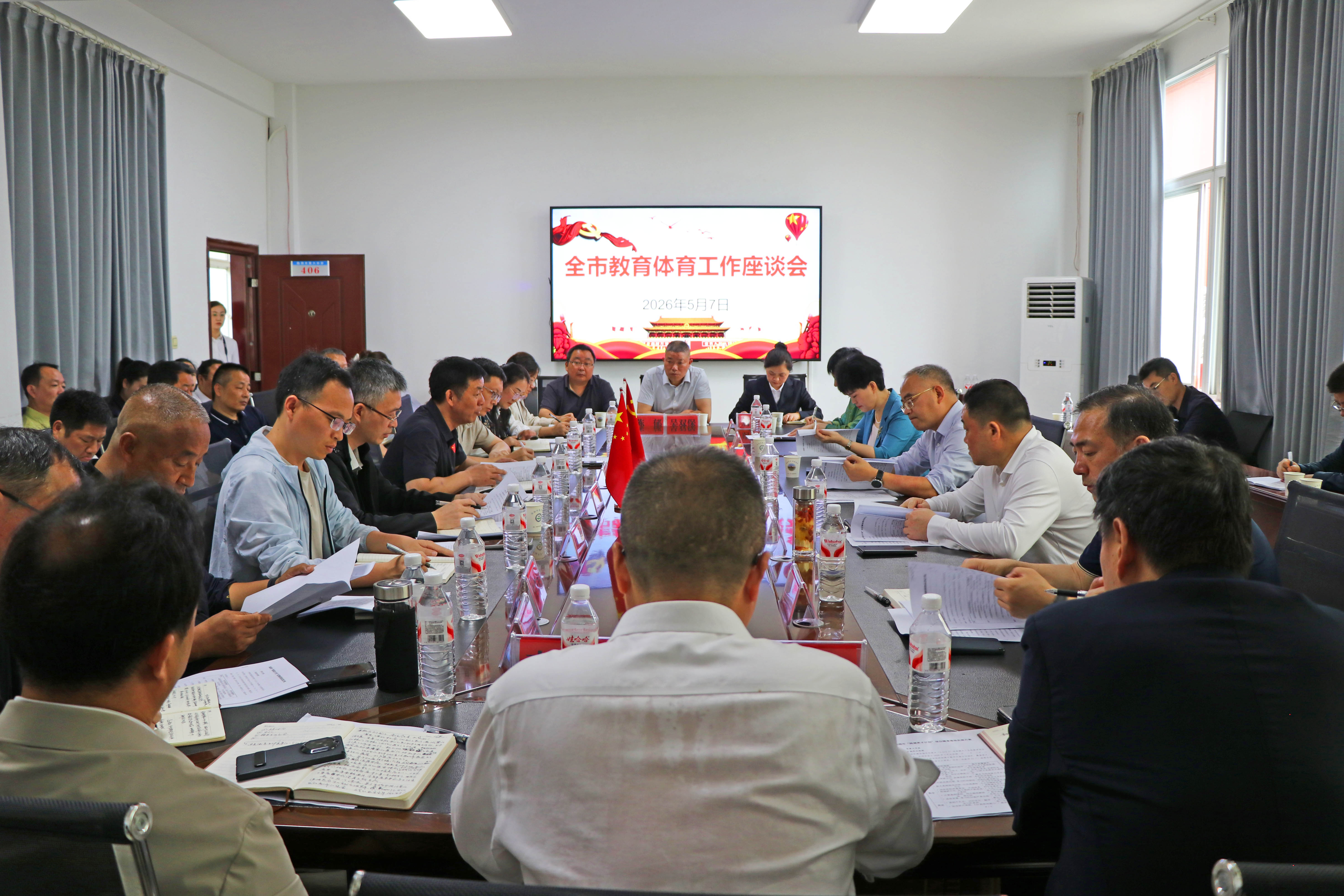 5.7书记调研教育工作IMG_3767.jpg