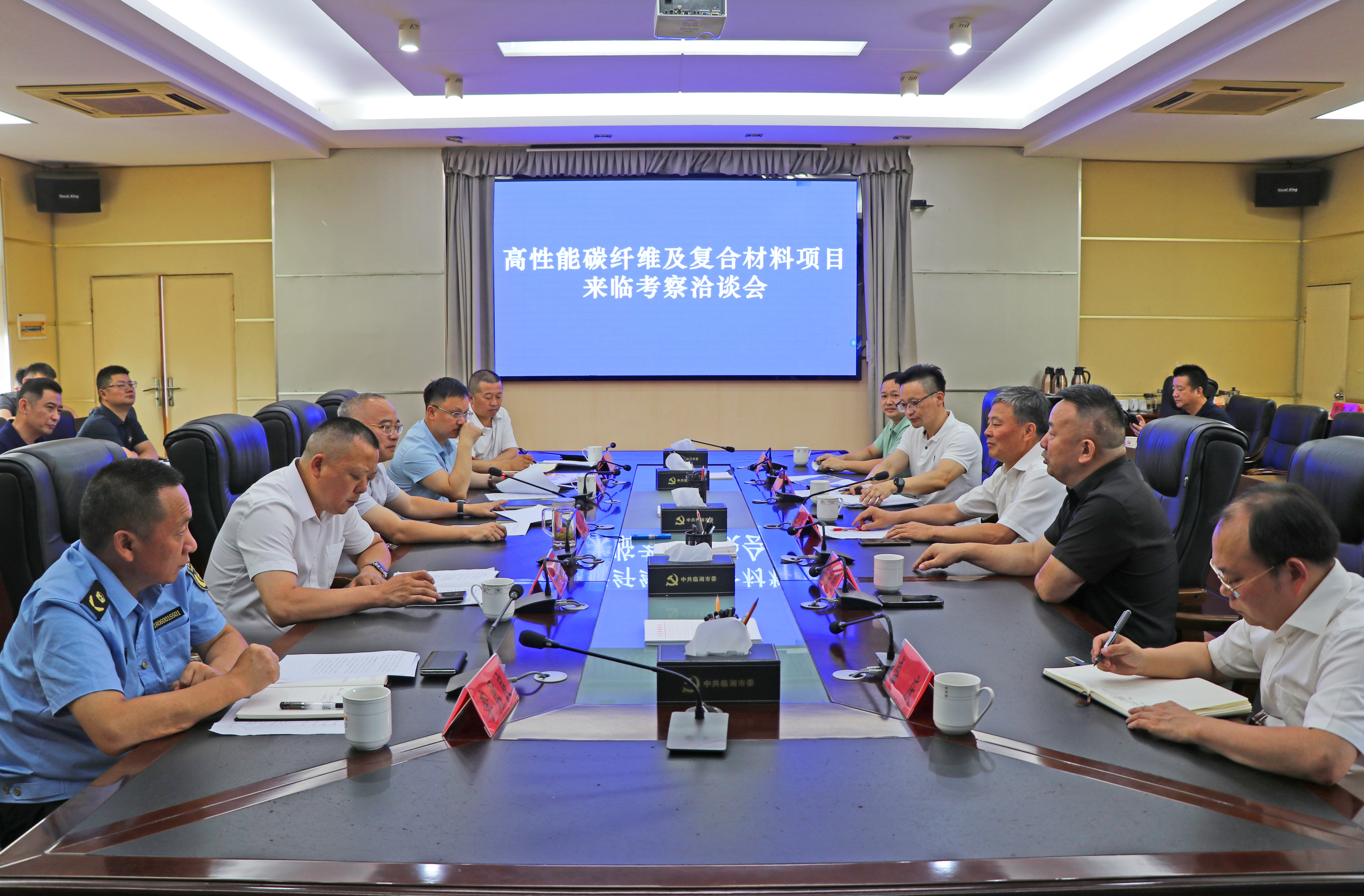 6.17书记与客商洽谈IMG_5902.jpg 6.17书记与客商洽谈IMG_5902.jpg