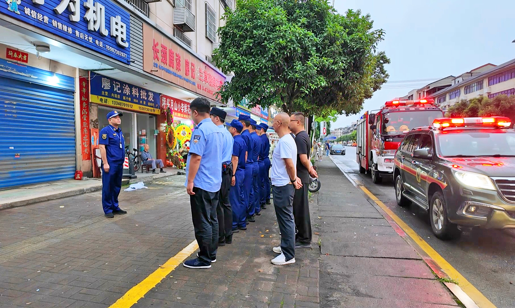 0624 夜查电动自行车乱象 筑牢消防安全“防火墙”1.jpg