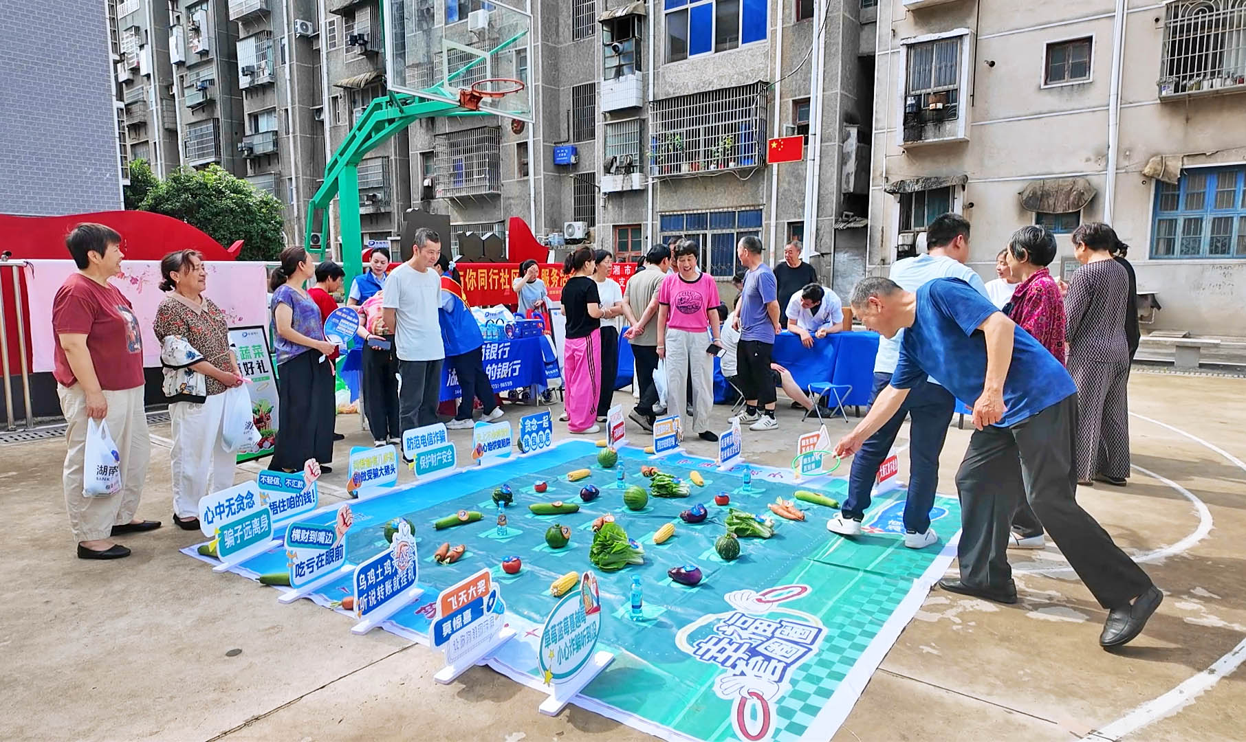 0605 湖南银行临湘市支行开展“幸福湘邻 义诊趣享会”主题活动2.jpg